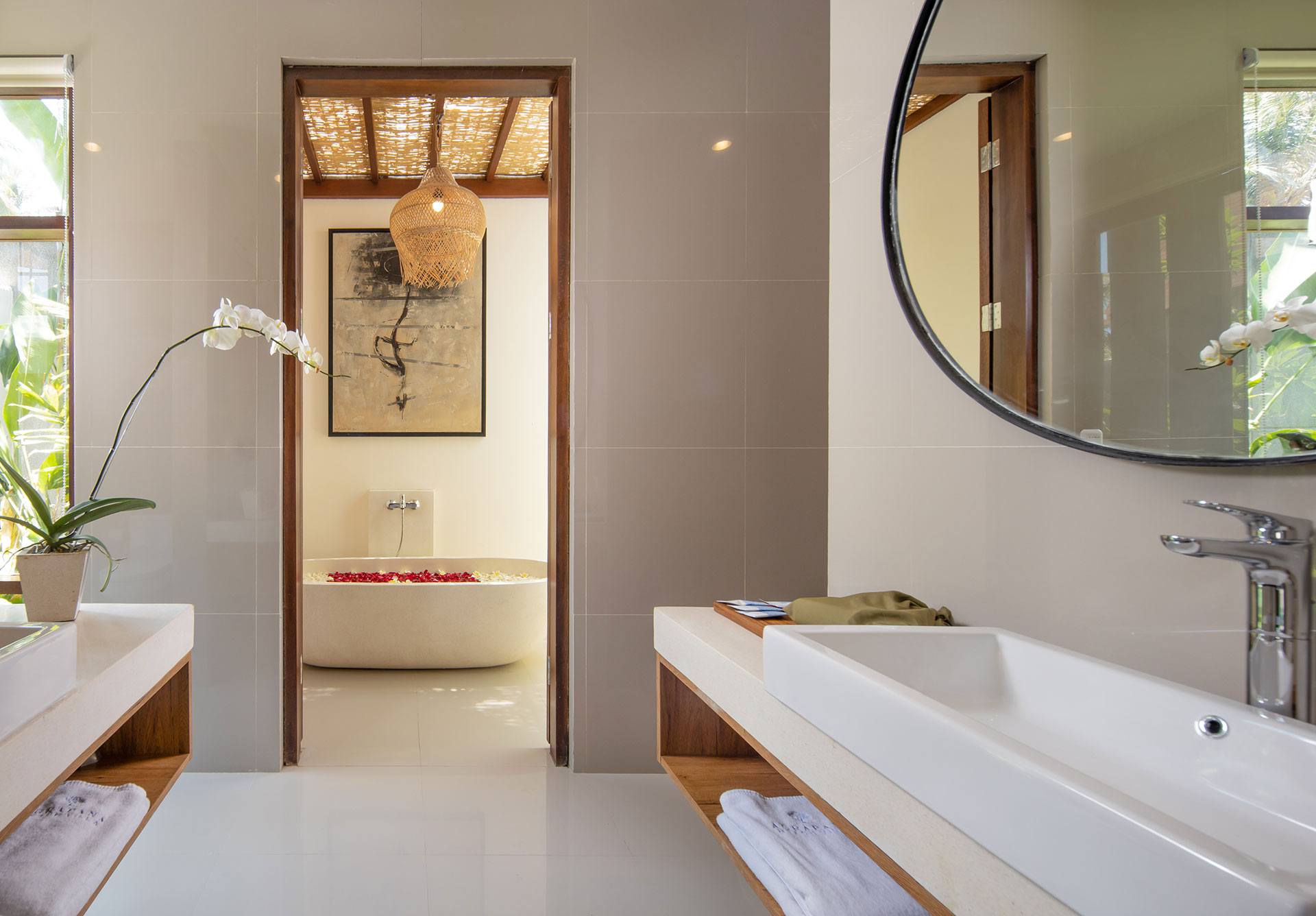 Agrapana Beach Villa - Two Bedroom Spacious Bathroom